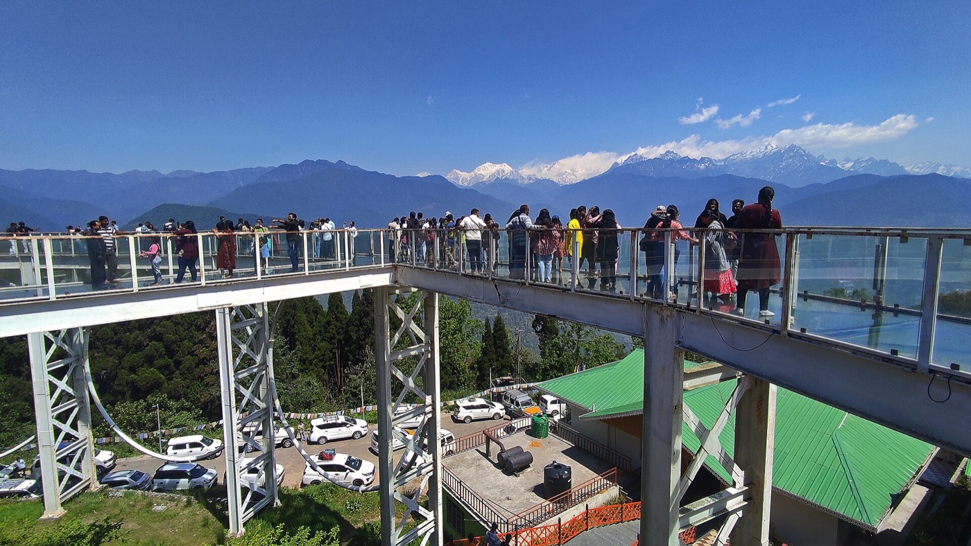 Pelling Skywalk glass walkway and Chenrezig statue